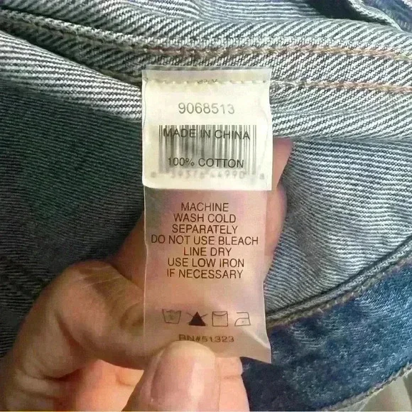 VINCE CAMUTO Jean Jacket Size M - Picture 10 of 10